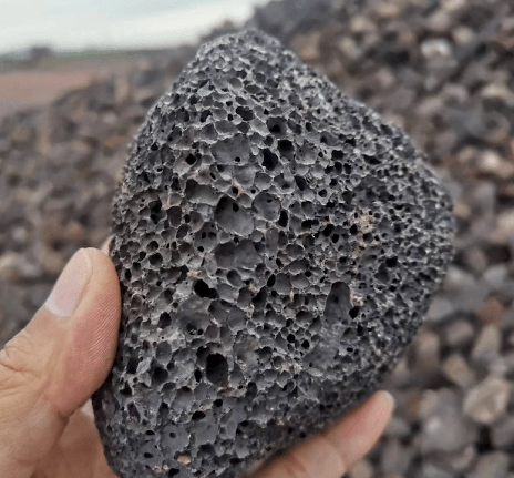 黑色火山岩